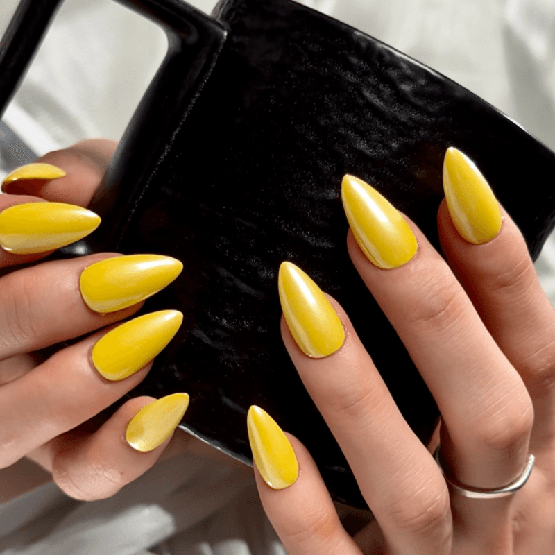 Yellow metallic techno manicure - JUICY Pressonnail -