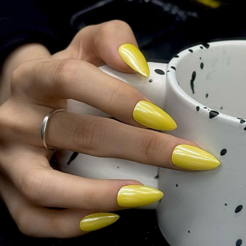 Yellow metallic techno manicure - JUICY Pressonnail -