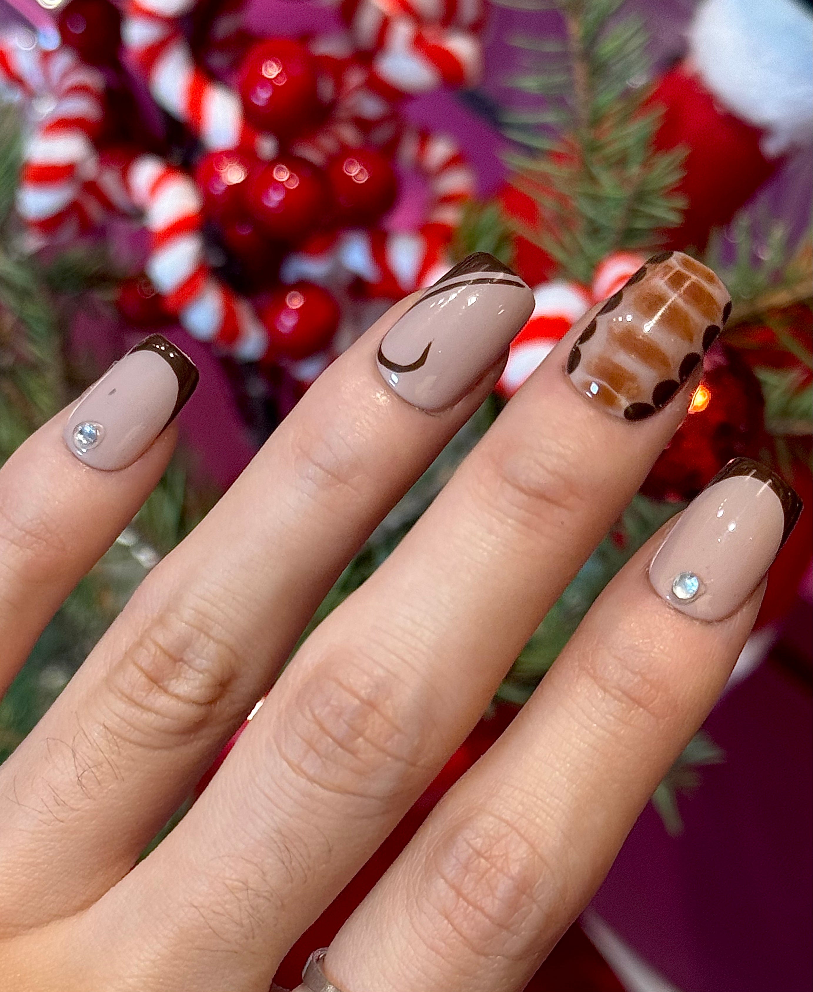 Light chocolate exotic style personalized nail art