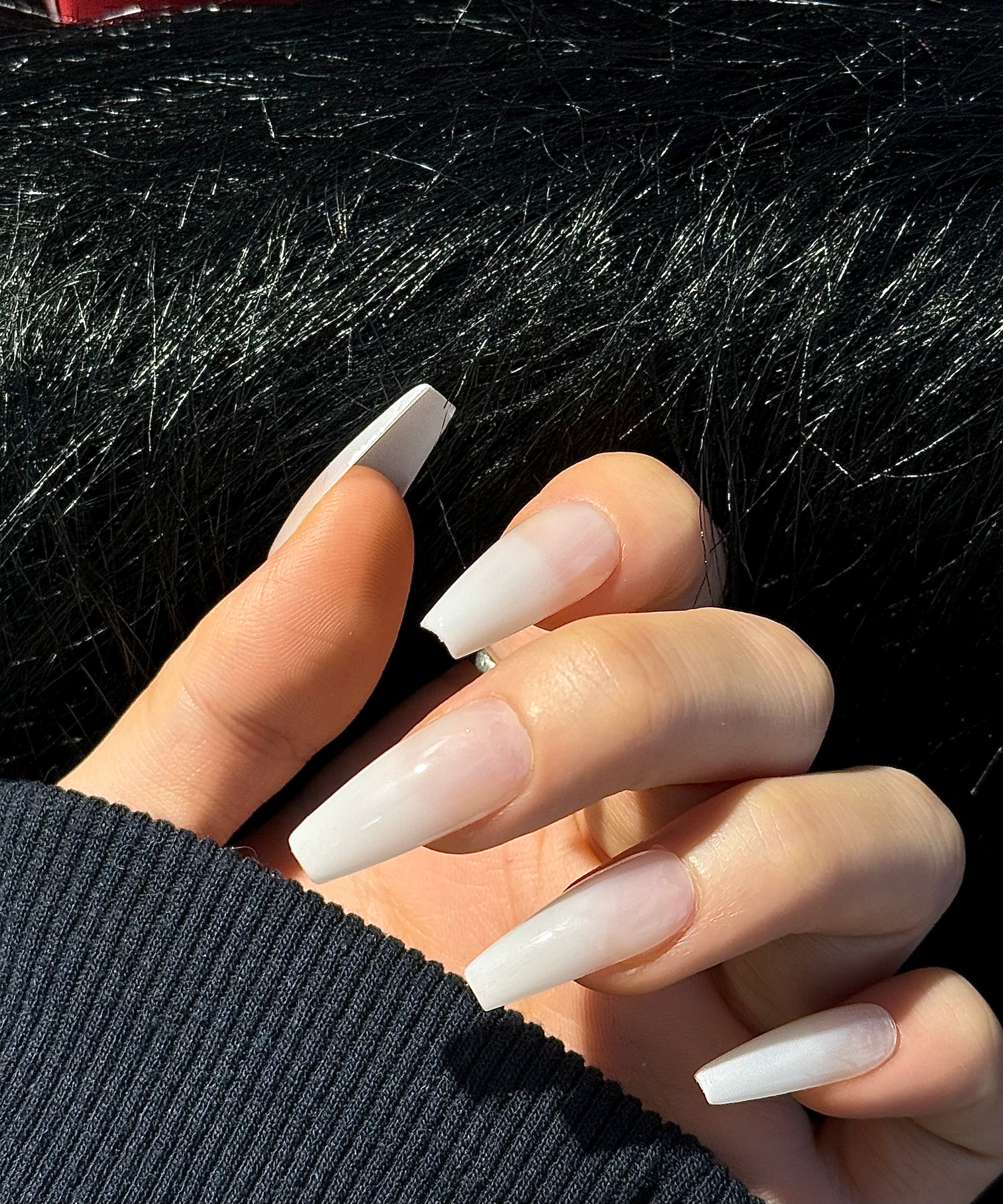 Milky white gradient minimalist pressonnail