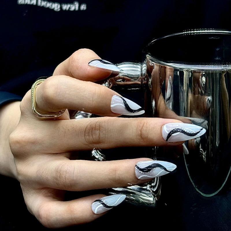Black& white&silver lines stiletto Curved nail - JUICY Pressonnail - 