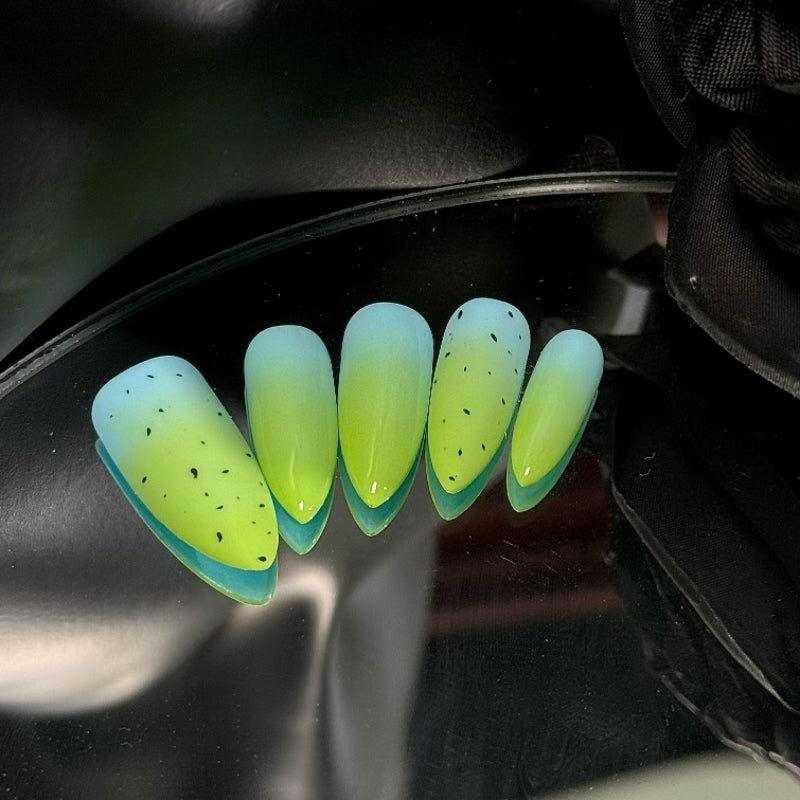 Blue-green gradient polka dot manicure - JUICY Pressonnail - 
