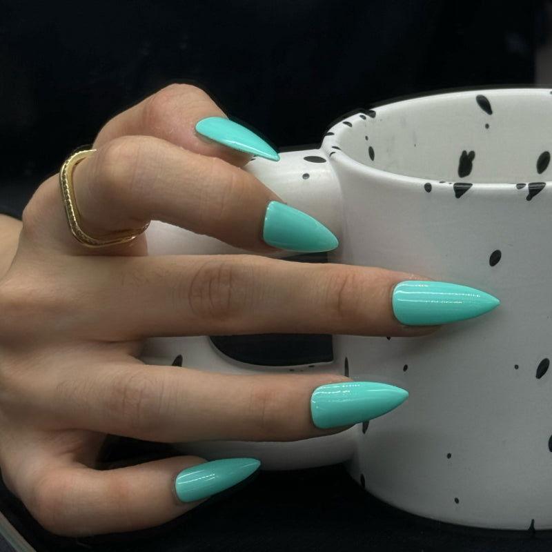 Hailey's same fluorescent green minimalist spicy girl nail - JUICY Pressonnail - 